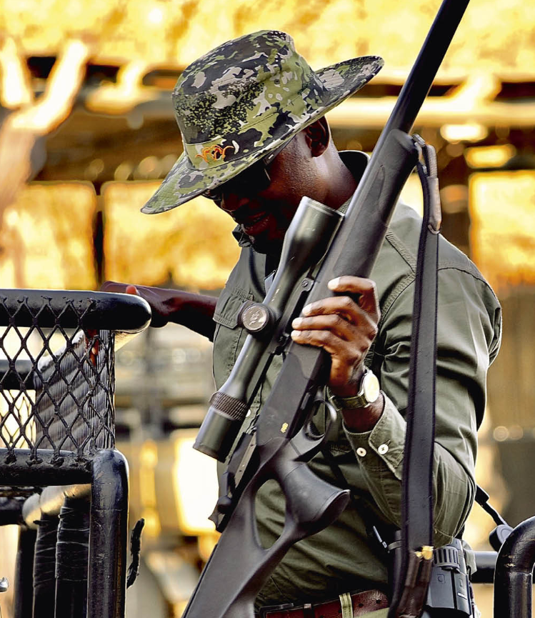 The hunting guides on Sney Rivier are professionals. In the bush, they do everything they can to ensure their guests are successful. At the same time, they are extremely concerned about safety in all things.