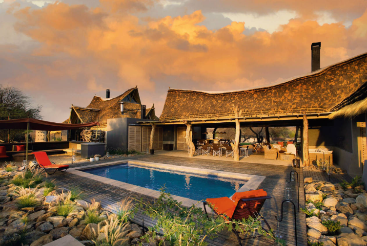 Five separate chalets for a maximum of ten guests provide sufficient privacy.