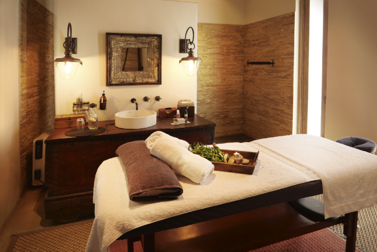 A specially equipped room is available for professional massages.