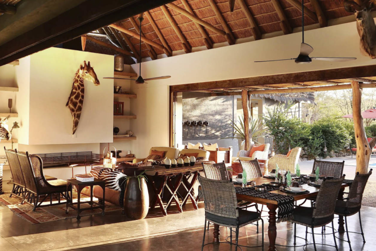 On arrival, the lunch table is already set. The staff at the lodge are very courteous and look forward to welcoming their guests.